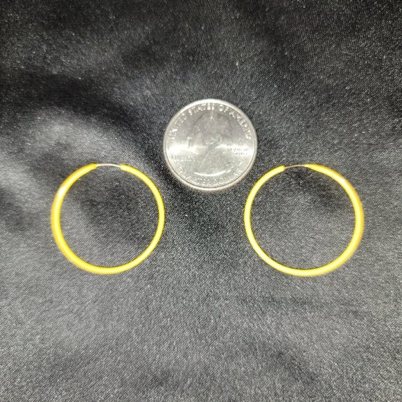 Vintage Yellow Hoop Pierced Earrings - Picture 4 of 4